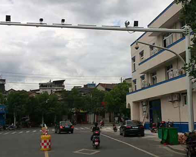 鑫雨杭電器設(shè)備公司為您分享，太原道路監(jiān)控桿除銹的方法？